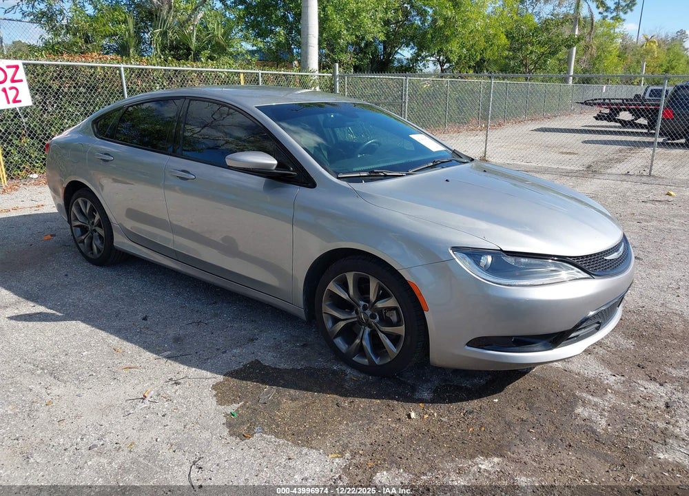 2015 CHRYSLER 200 S VIN: 1C3CCCBG4FN573015