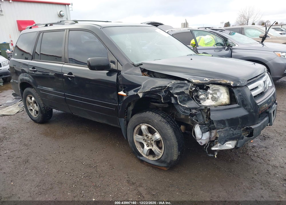 2006 HONDA PILOT EX VIN: 2HKYF18456H527672