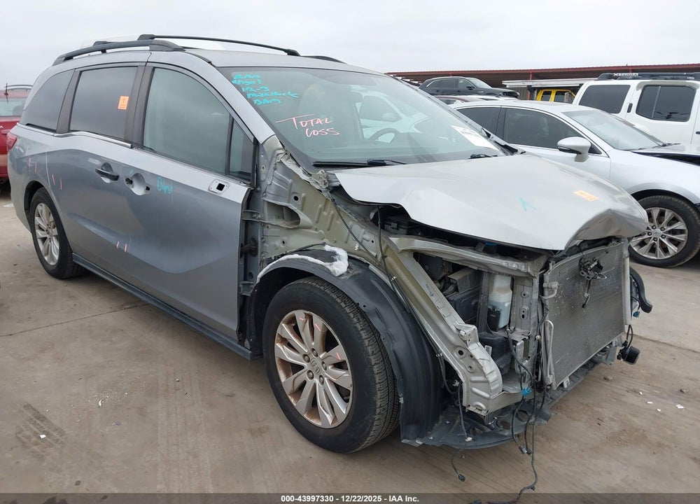 2018 HONDA ODYSSEY LX VIN: 5FNRL6H22JB037139