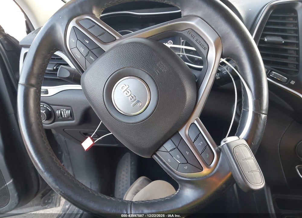 2019 JEEP CHEROKEE LATITUDE PLUS FWD VIN: 1C4PJLLB5KD332330