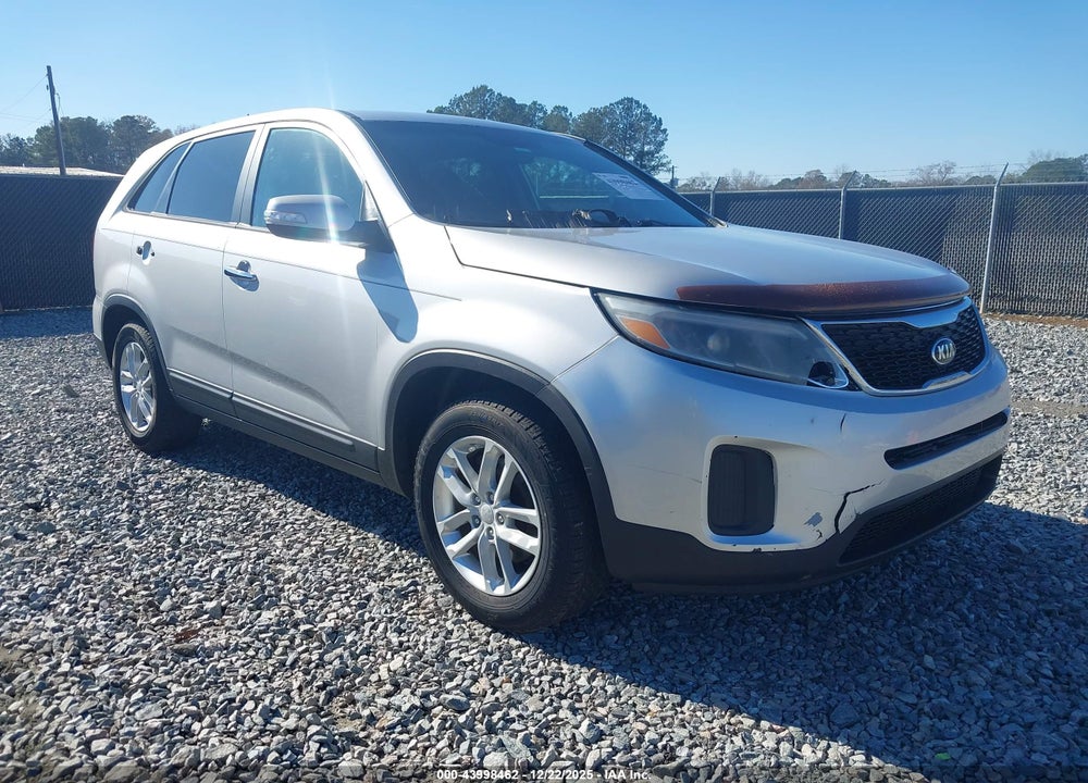 2014 KIA SORENTO LX VIN: 5XYKT3A67EG425513