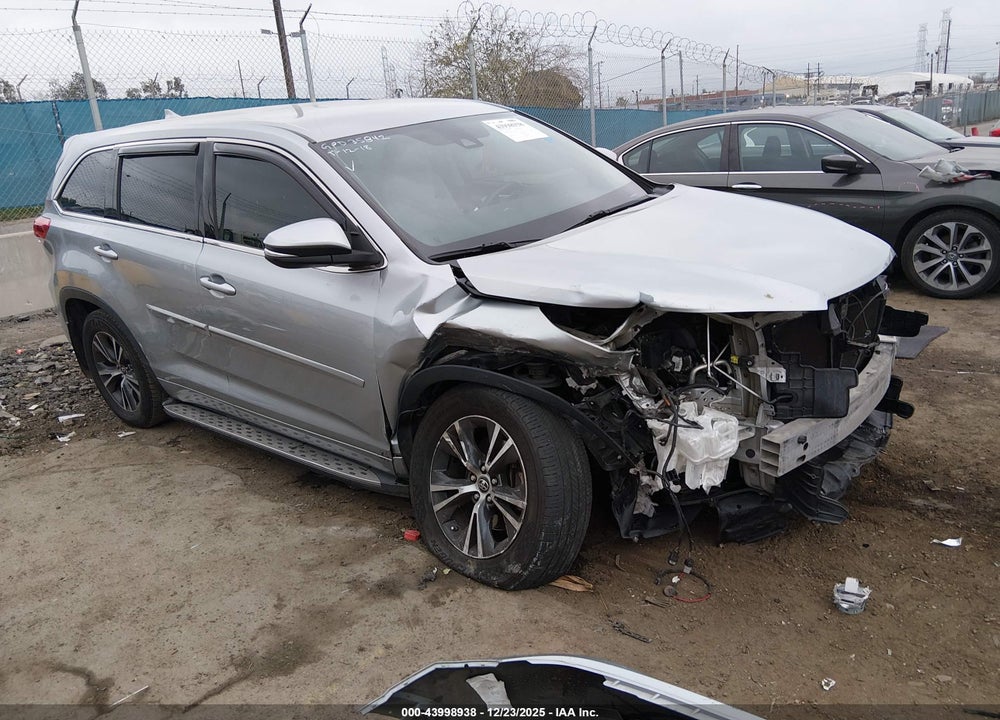 2017 TOYOTA HIGHLANDER LE PLUS VIN: 5TDZZRFH6HS215938