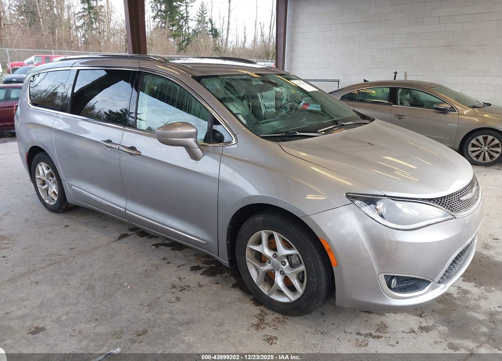 2020 CHRYSLER PACIFICA TOURING L VIN: 2C4RC1BG9LR113843