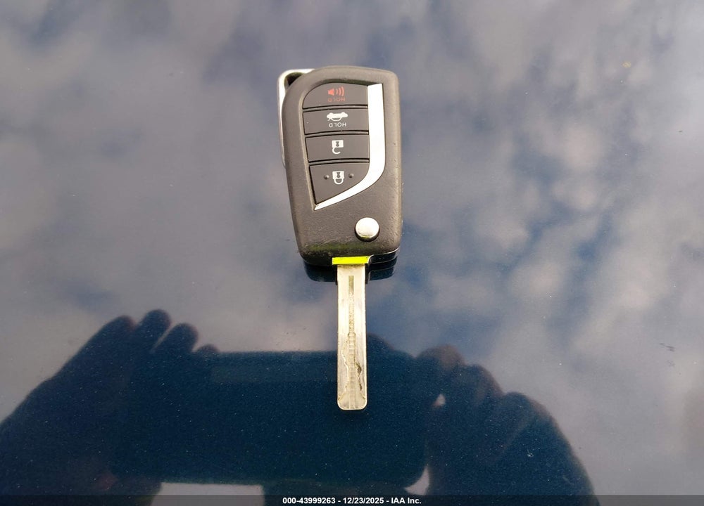 2019 TOYOTA CAMRY LE VIN: 4T1B11HK2KU797733