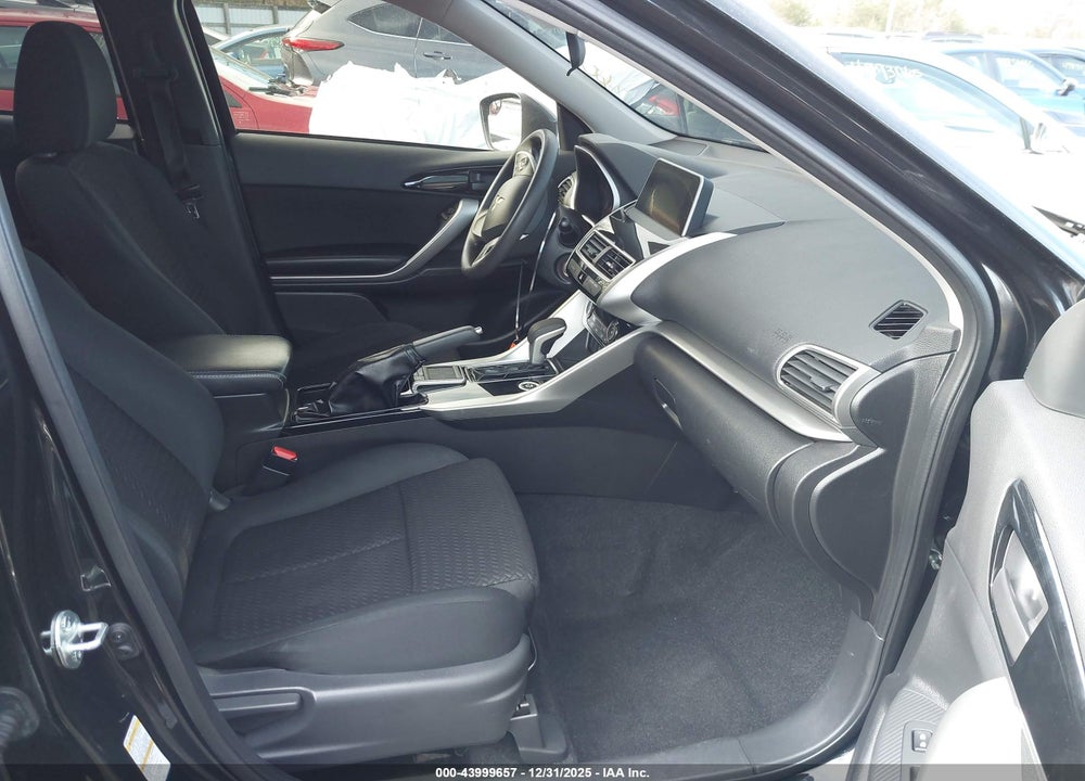 2018 MITSUBISHI ECLIPSE CROSS LE VIN: JA4AT4AA5JZ070627