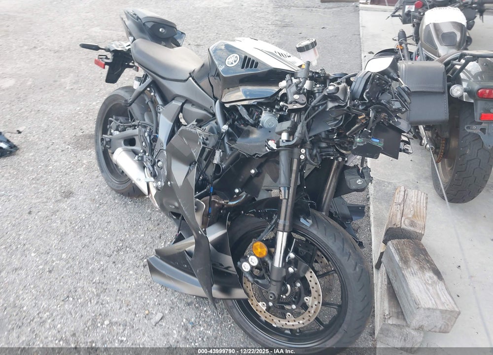 2025 YAMAHA YZFR7 VIN: JYARM38E2SA017243