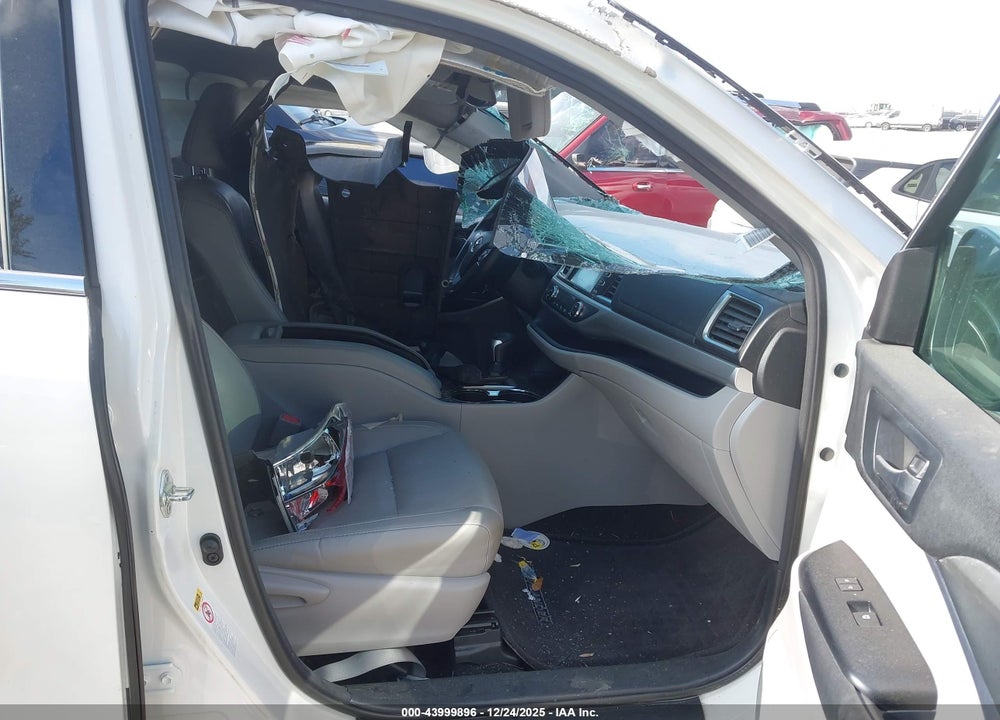 2014 TOYOTA HIGHLANDER XLE V6 VIN: 5TDKKRFH6ES013313