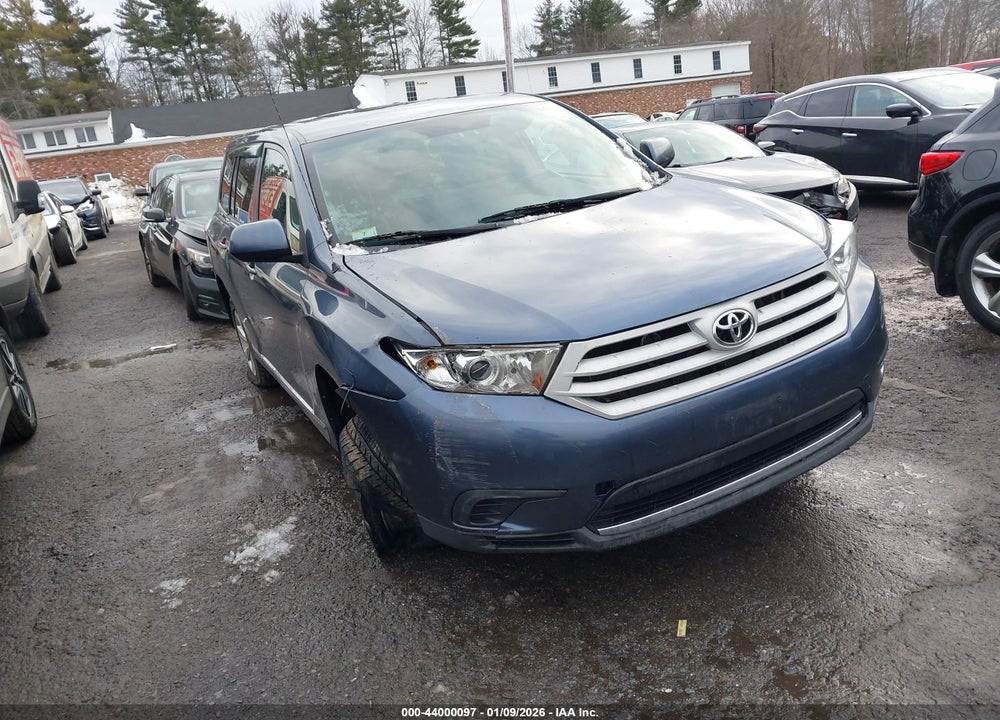 2011 TOYOTA HIGHLANDER BASE V6 VIN: 5TDBK3EHXBS075324