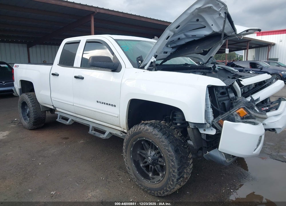 2017 CHEVROLET SILVERADO 1500 2LT VIN: 1GCVKREC5HZ207353