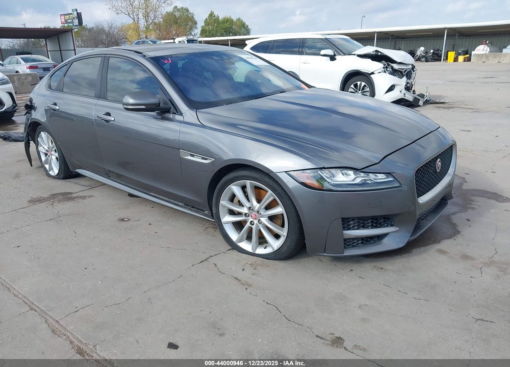 2016 JAGUAR XF 35T R-SPORT VIN: SAJBF4BV9GCY16884