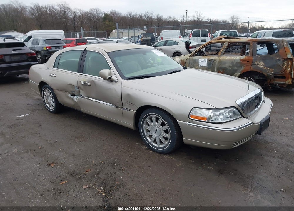 2008 LINCOLN TOWN CAR SIGNATURE LIMITED VIN: 2LNHM82W98X634214