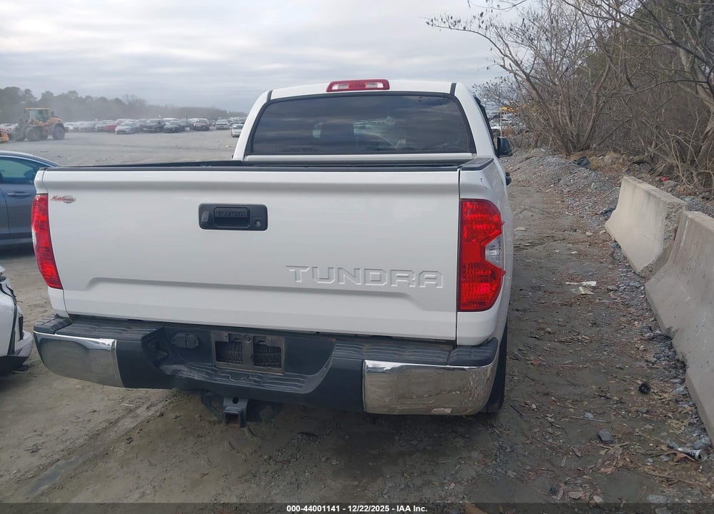 2018 TOYOTA TUNDRA SR5 5.7L V8 VIN: 5TFEY5F12JX239263