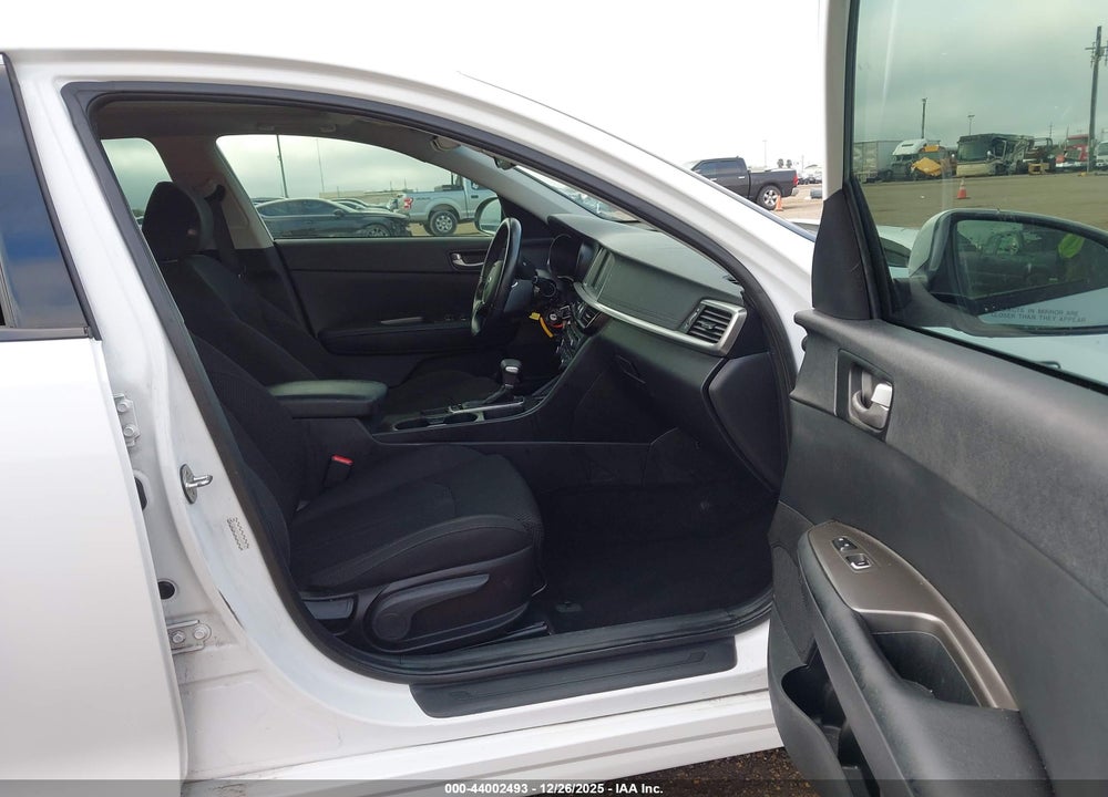 2019 KIA OPTIMA LX VIN: 5XXGT4L30KG339149