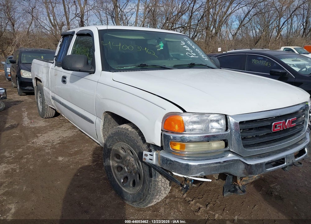 2005 GMC SIERRA 1500 SLE VIN: 2GTEC19TX51216854