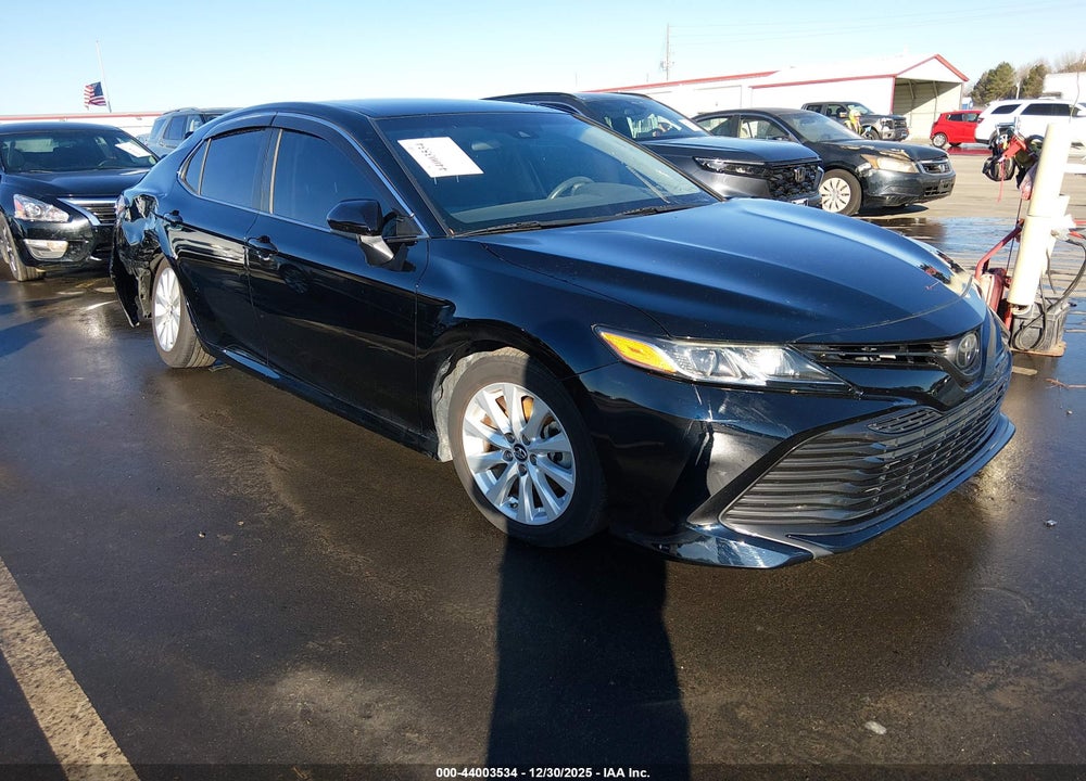 2018 TOYOTA CAMRY LE VIN: 4T1B11HK5JU140522