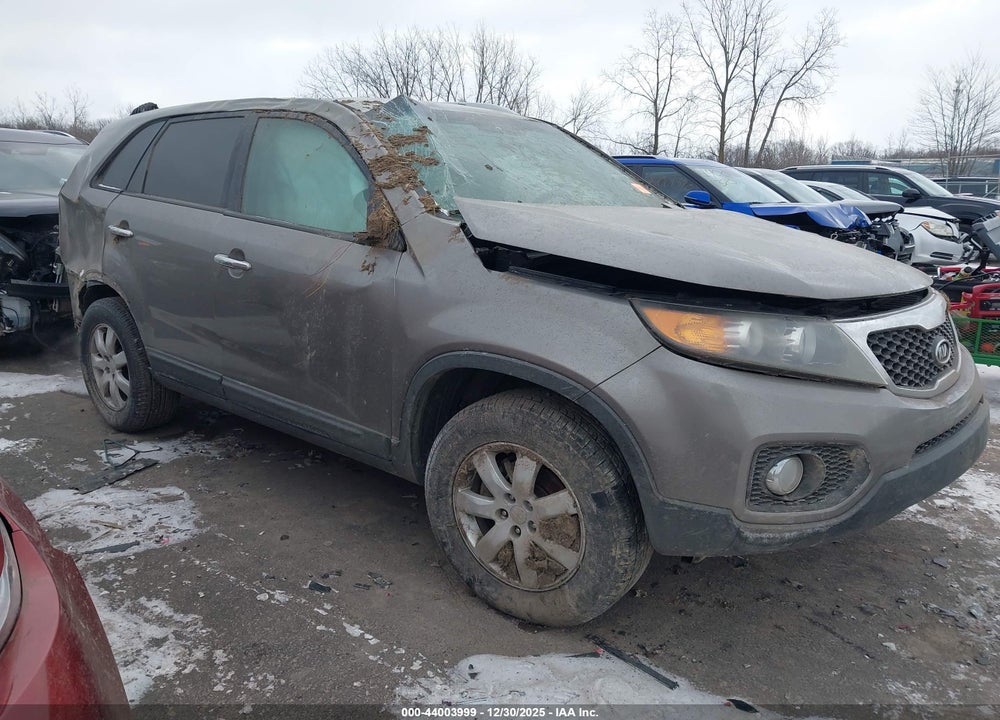 2011 KIA SORENTO LX VIN: 5XYKT3A11BG106172