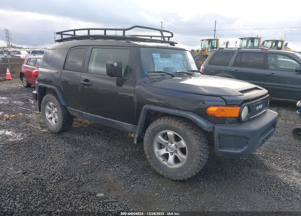 2007 TOYOTA FJ CRUISER VIN: JTEZU11F270002620