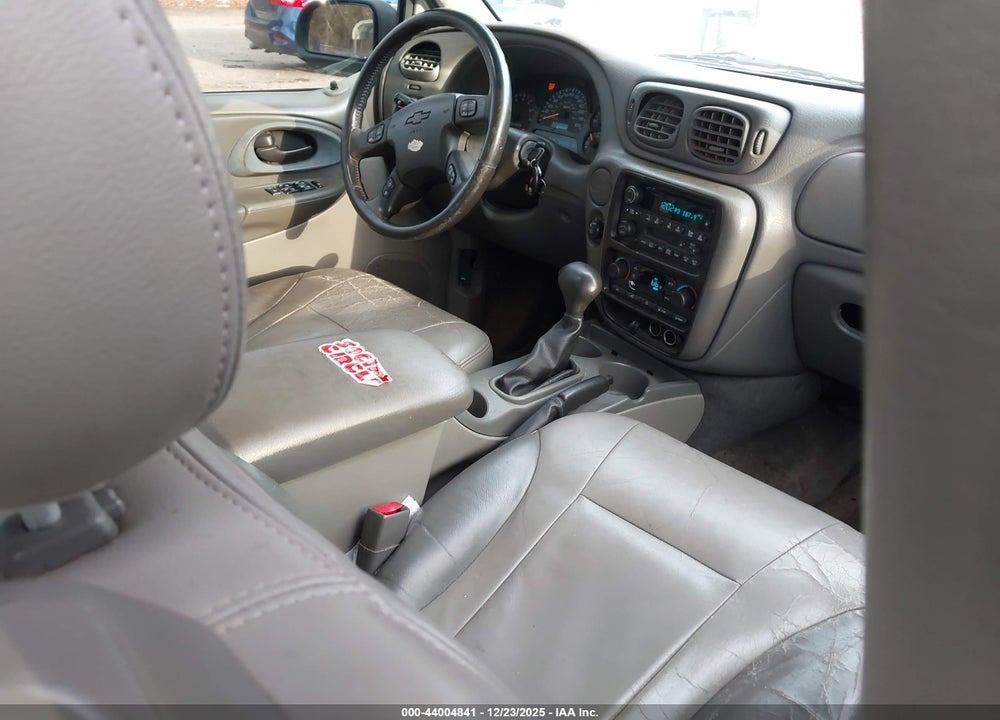 2004 CHEVROLET TRAILBLAZER LT VIN: 1GNDS13S442265942