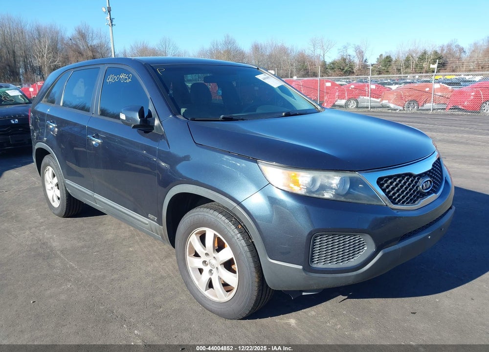 2013 KIA SORENTO LX VIN: 5XYKTCA65DG334769