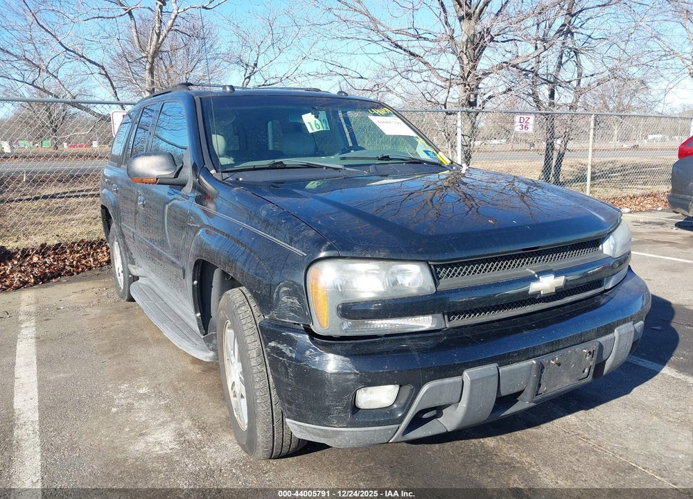 2005 CHEVROLET TRAILBLAZER LT VIN: 1GNDT13S452304012