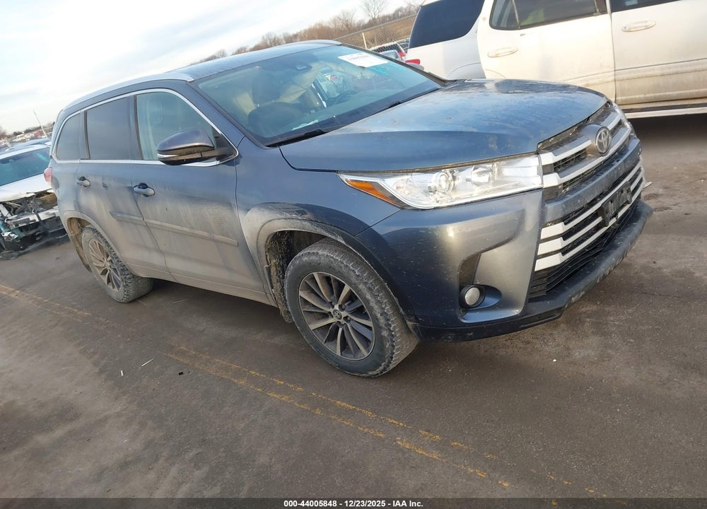 2019 TOYOTA HIGHLANDER XLE VIN: 5TDJZRFH7KS709309