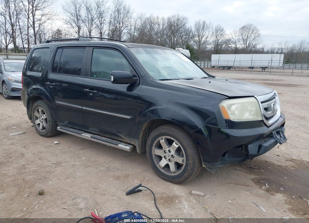2011 HONDA PILOT TOURING VIN: 5FNYF4H90BB052180
