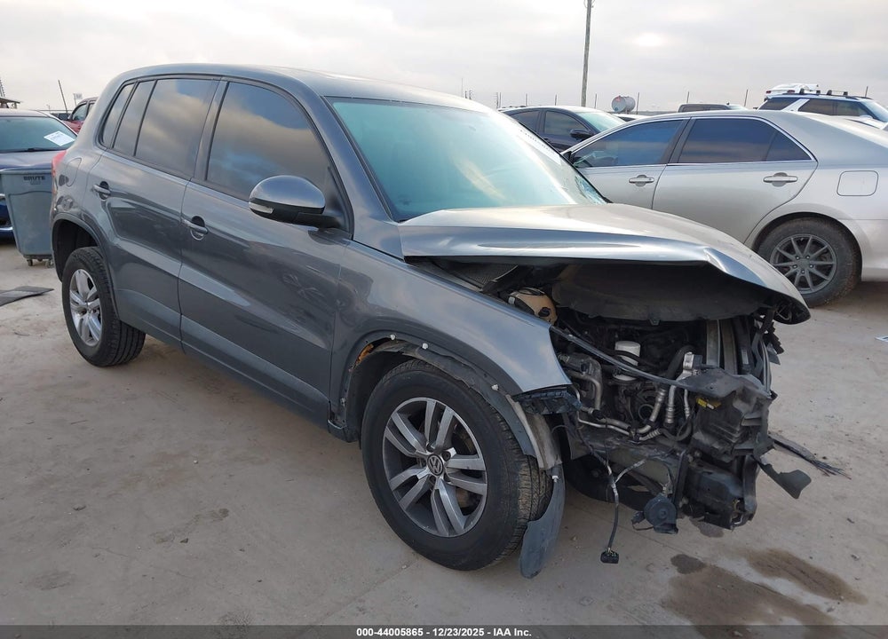 2013 VOLKSWAGEN TIGUAN S VIN: WVGAV7AX2DW549045