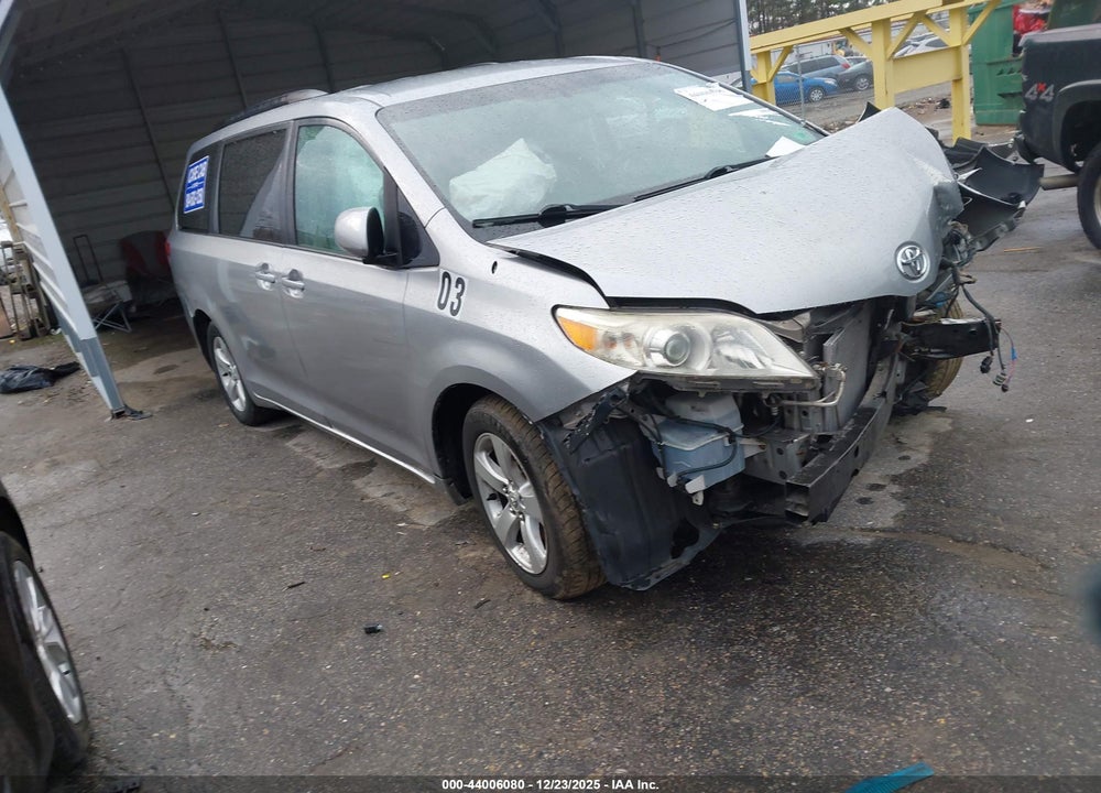 2014 TOYOTA SIENNA LE V6 8 PASSENGER VIN: 5TDKK3DC1ES412831