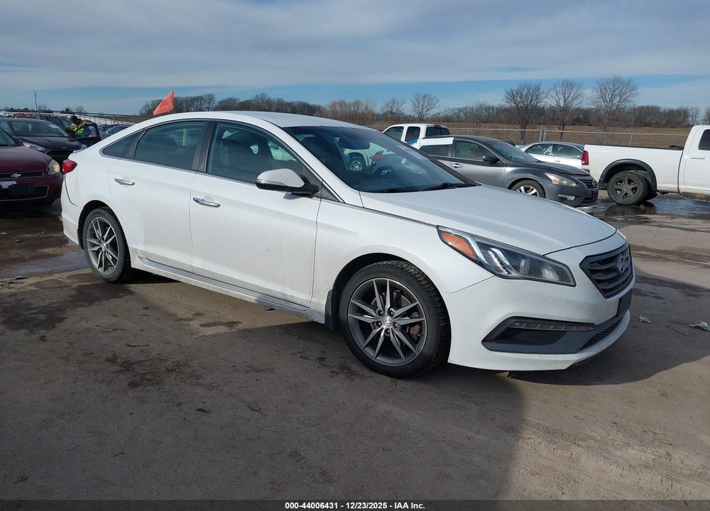 2015 HYUNDAI SONATA SPORT 2.0T VIN: 5NPE34AB2FH193946