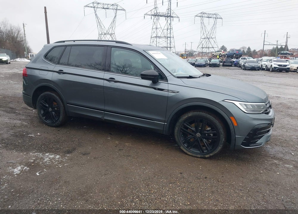 2022 VOLKSWAGEN TIGUAN 2.0T SE R-LINE BLACK VIN: 3VV8B7AX2NM008088