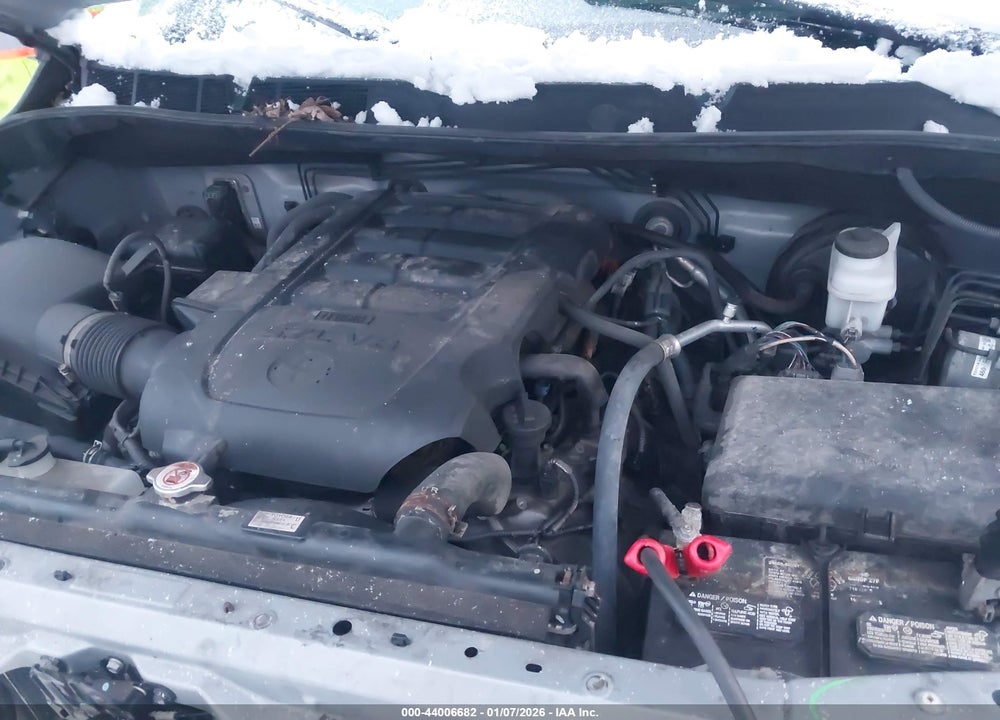 2018 TOYOTA TUNDRA SR5 5.7L V8 VIN: 5TFUY5F15JX743012