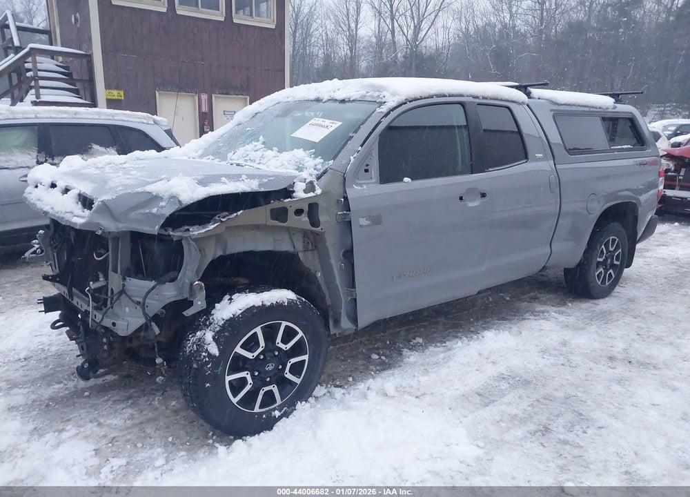 2018 TOYOTA TUNDRA SR5 5.7L V8 VIN: 5TFUY5F15JX743012