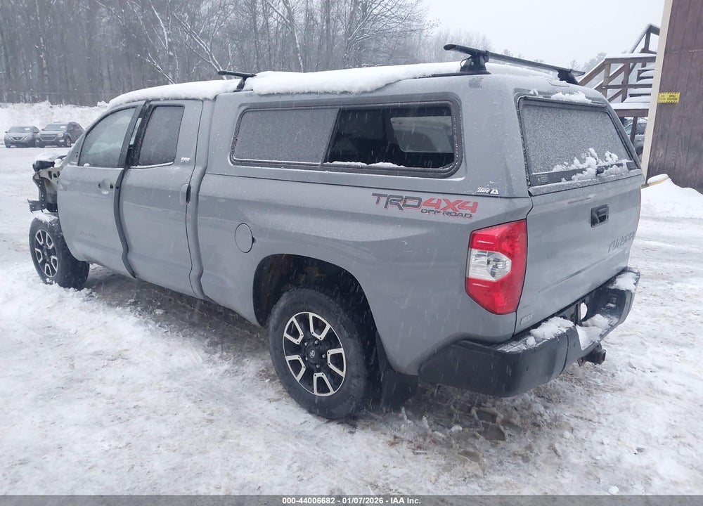2018 TOYOTA TUNDRA SR5 5.7L V8 VIN: 5TFUY5F15JX743012