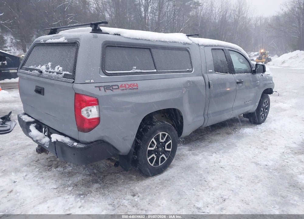 2018 TOYOTA TUNDRA SR5 5.7L V8 VIN: 5TFUY5F15JX743012