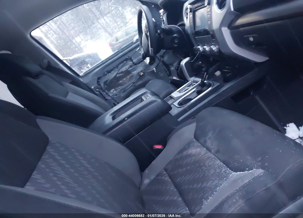 2018 TOYOTA TUNDRA SR5 5.7L V8 VIN: 5TFUY5F15JX743012