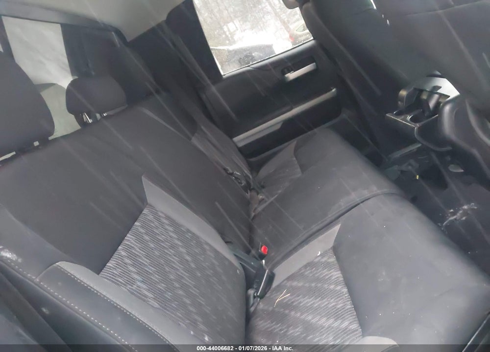 2018 TOYOTA TUNDRA SR5 5.7L V8 VIN: 5TFUY5F15JX743012
