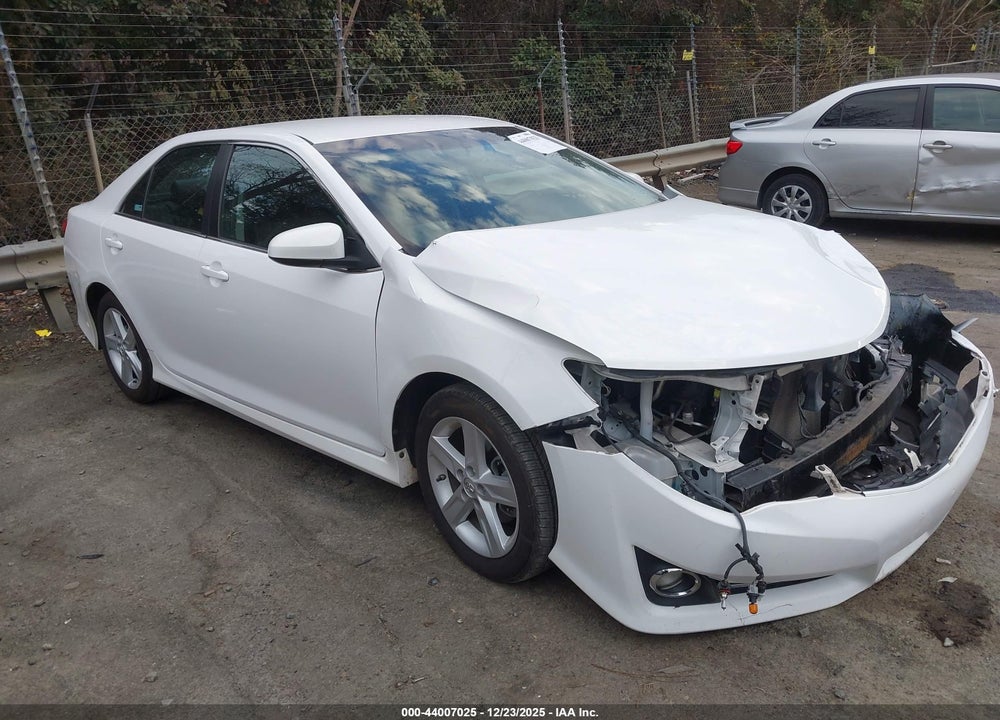 2014 TOYOTA CAMRY SE VIN: 4T1BF1FK4EU865751