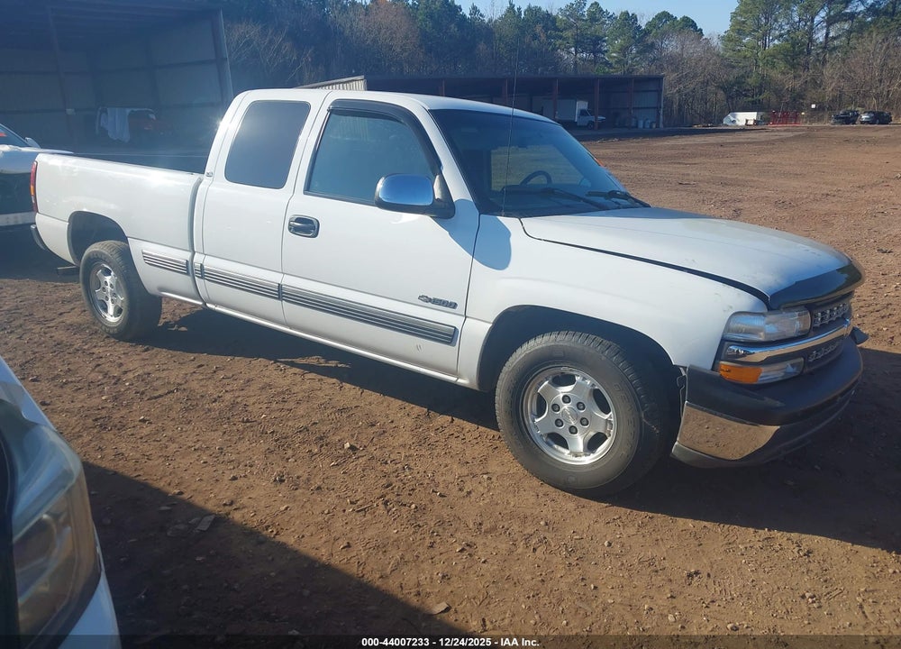 2001 CHEVROLET SILVERADO 1500 LS VIN: 2GCEC19T311104911
