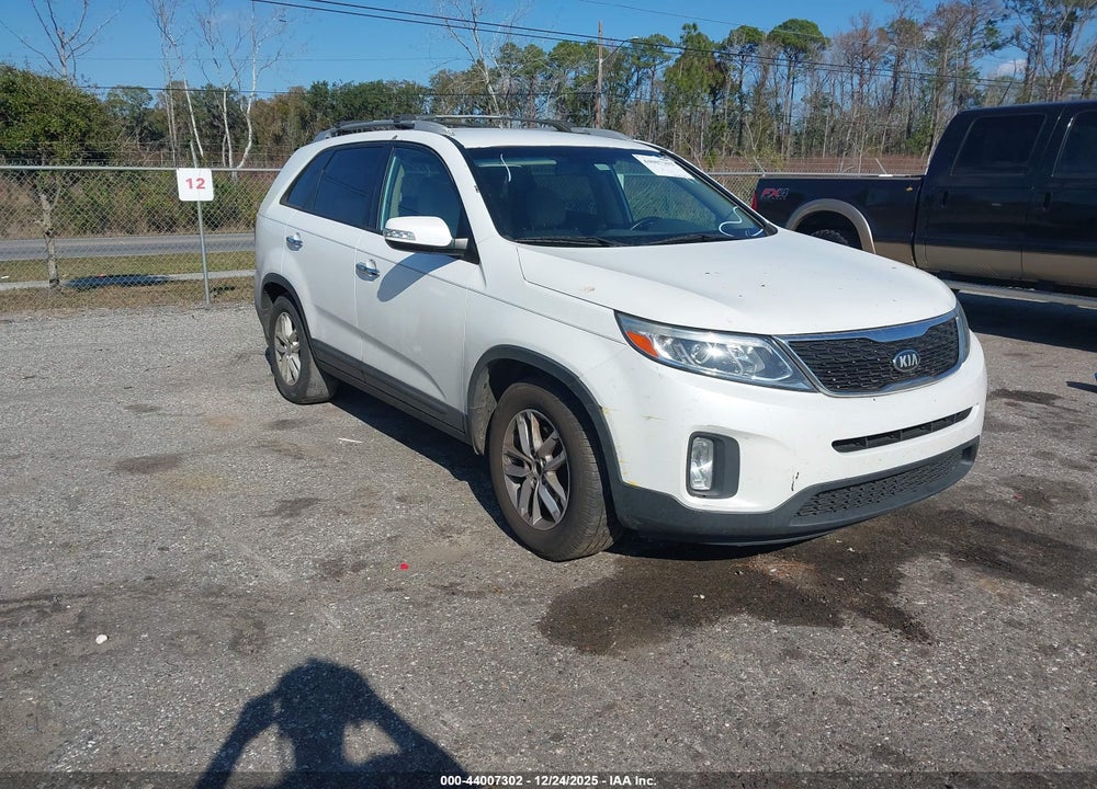 2014 KIA SORENTO LX VIN: 5XYKT4A79EG460567