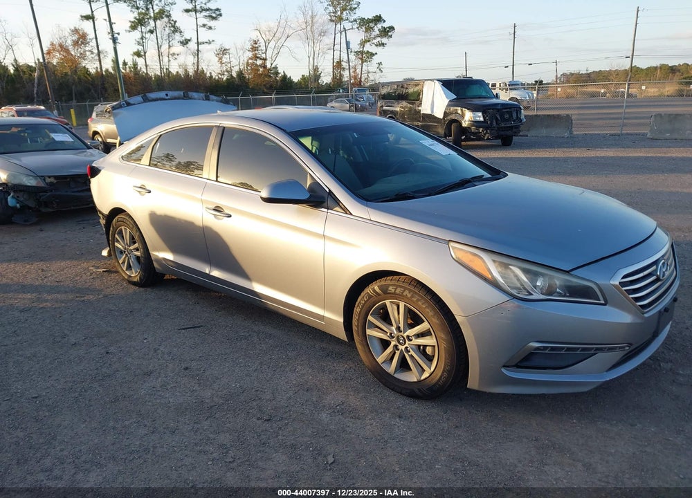 2015 HYUNDAI SONATA SE VIN: 5NPE24AF1FH039279