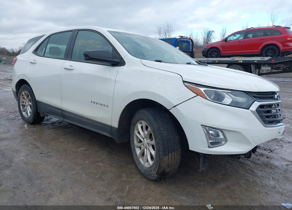 2018 CHEVROLET EQUINOX LS VIN: 3GNAXREV3JS565823