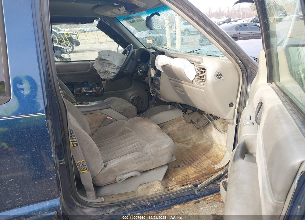 2002 CHEVROLET BLAZER LS VIN: 1GNDT13W92K170287