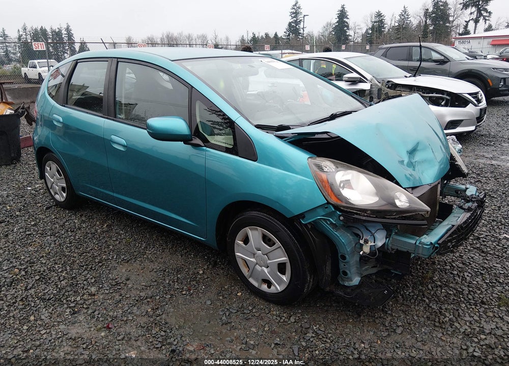 2013 HONDA FIT VIN: JHMGE8H3XDC010339