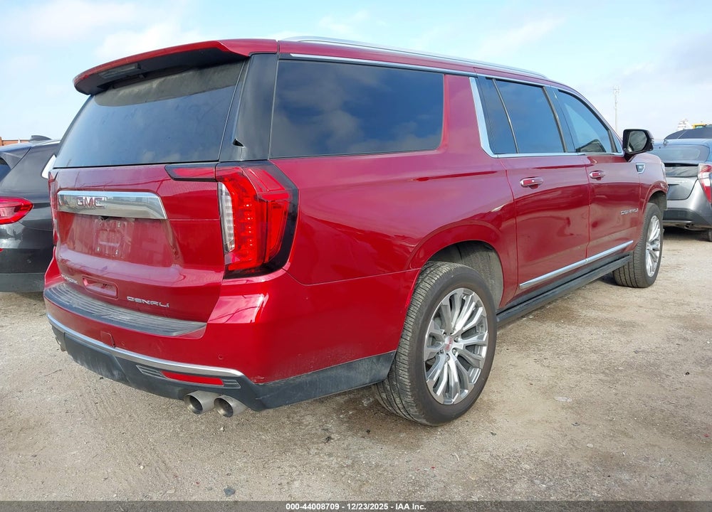 2022 GMC YUKON XL 4WD DENALI VIN: 1GKS2JKL7NR318494