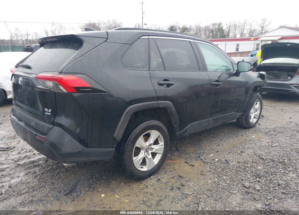 2021 TOYOTA RAV4 XLE VIN: 2T3P1RFV0MW157418