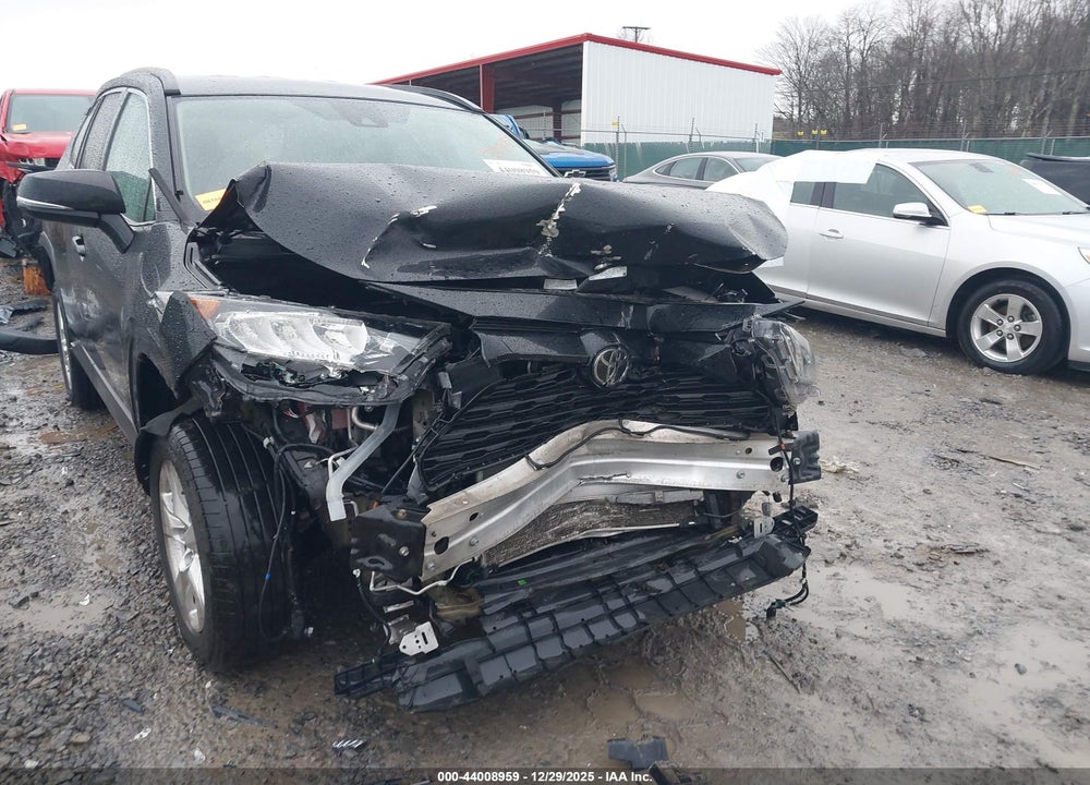 2021 TOYOTA RAV4 XLE VIN: 2T3P1RFV0MW157418