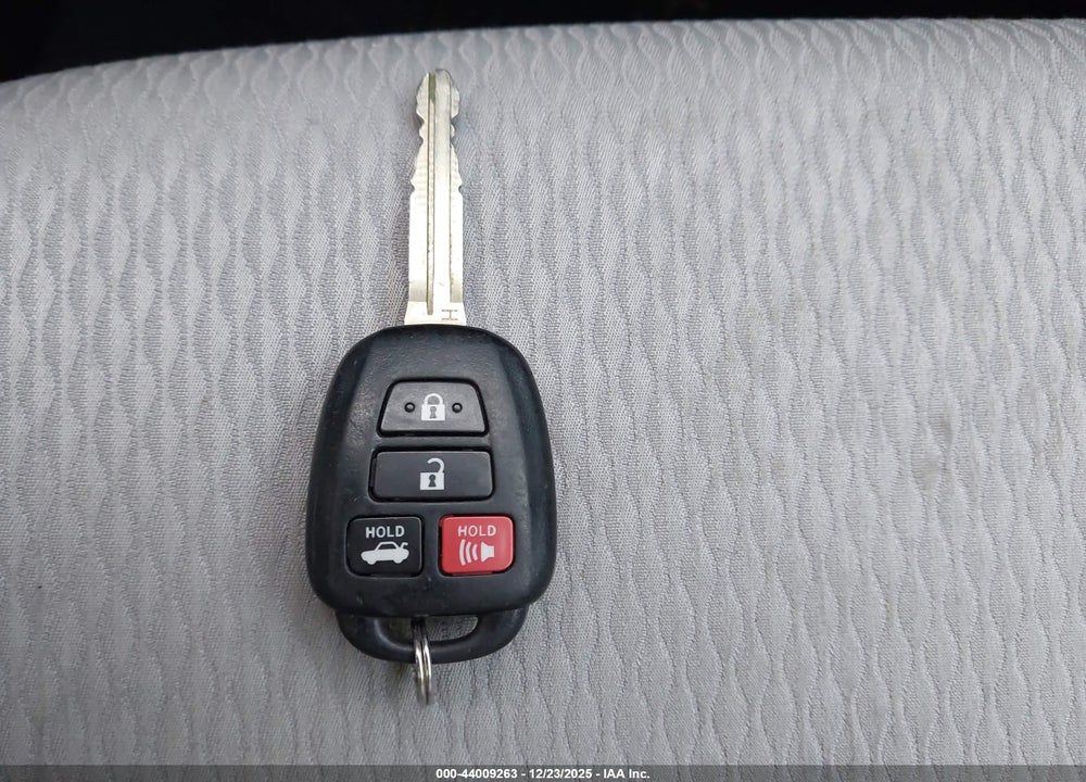 2014 TOYOTA COROLLA LE VIN: 5YFBURHE4EP163250