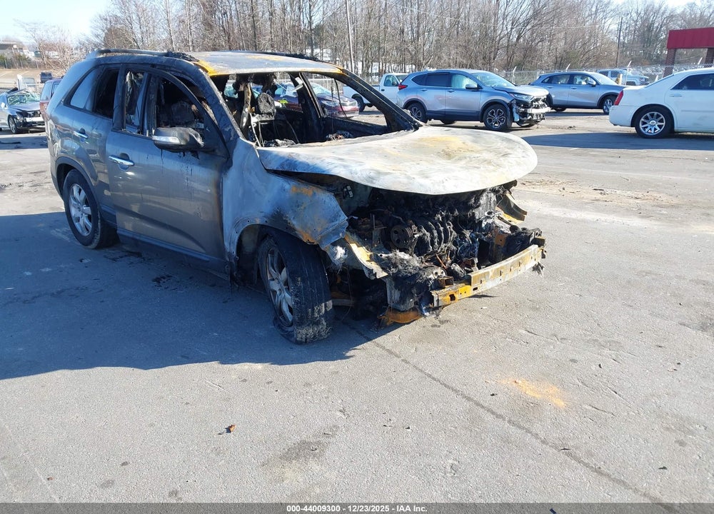 2013 KIA SORENTO LX VIN: 5XYKT4A60DG400120