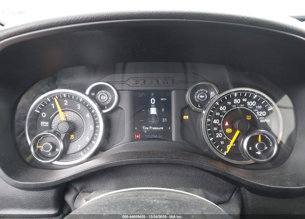 2019 RAM 1500 TRADESMAN  4X4 5'7 BOX VIN: 1C6SRFGT7KN658722