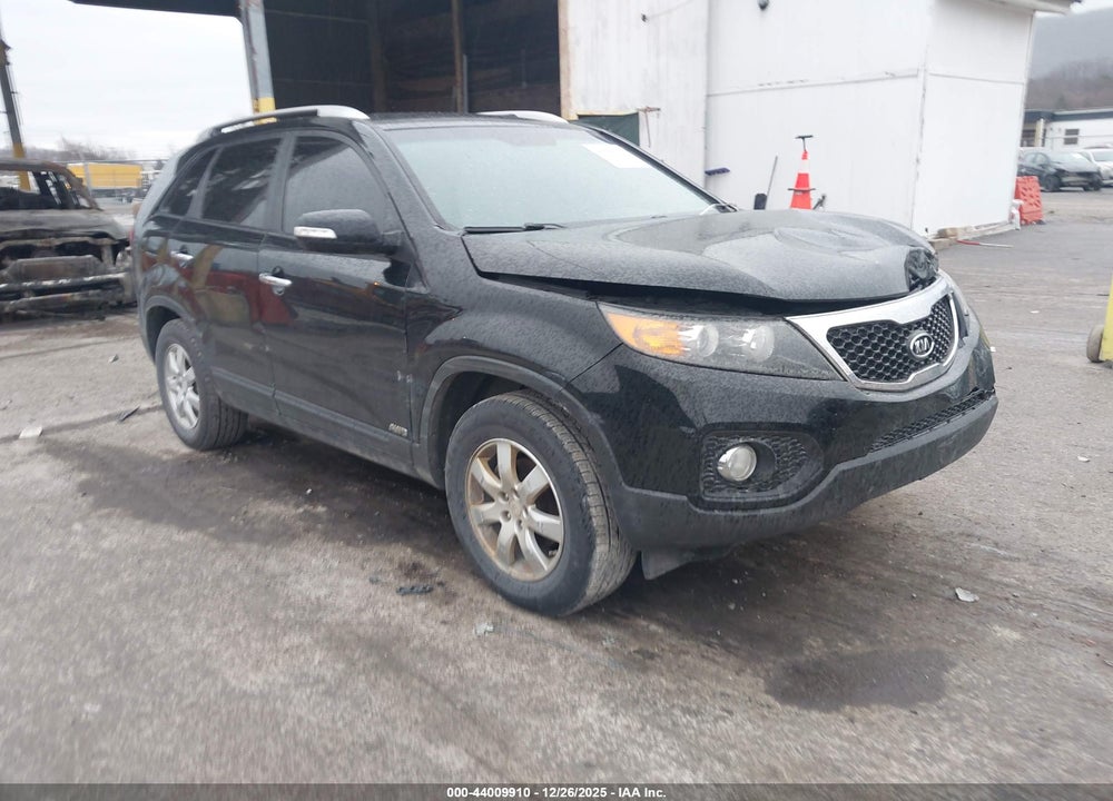 2011 KIA SORENTO LX VIN: 5XYKTCA10BG180702